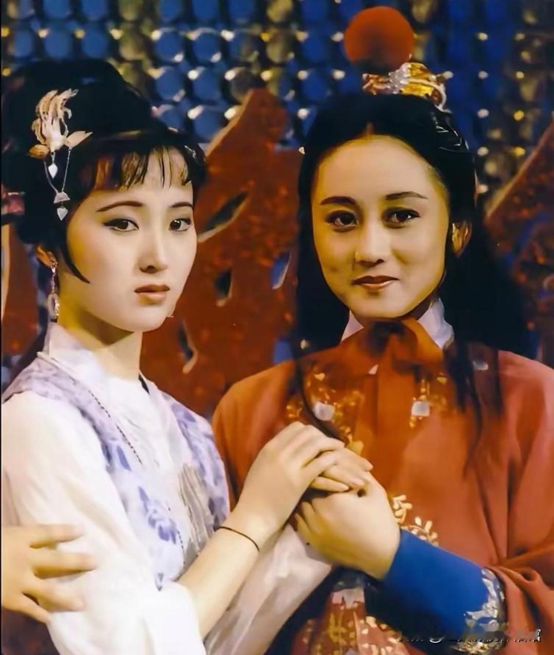 “假宝玉”和林妹妹
一个世外仙姝
一个浊世艳俗
你能看出这个“宝玉”是谁吗？