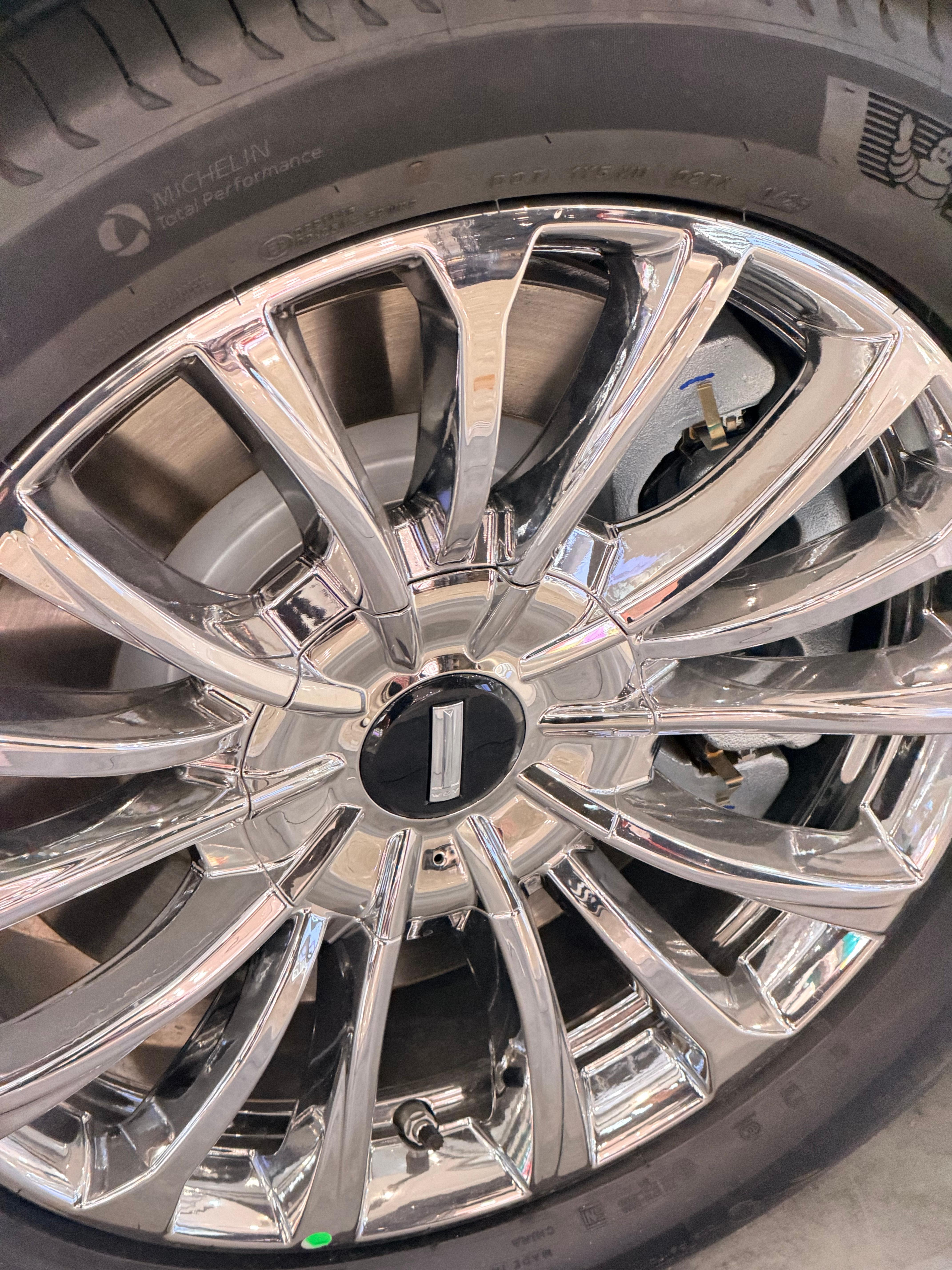 为什么看着这轮毂跟塑料的似的 济宁·万达广场(济宁太白路店)