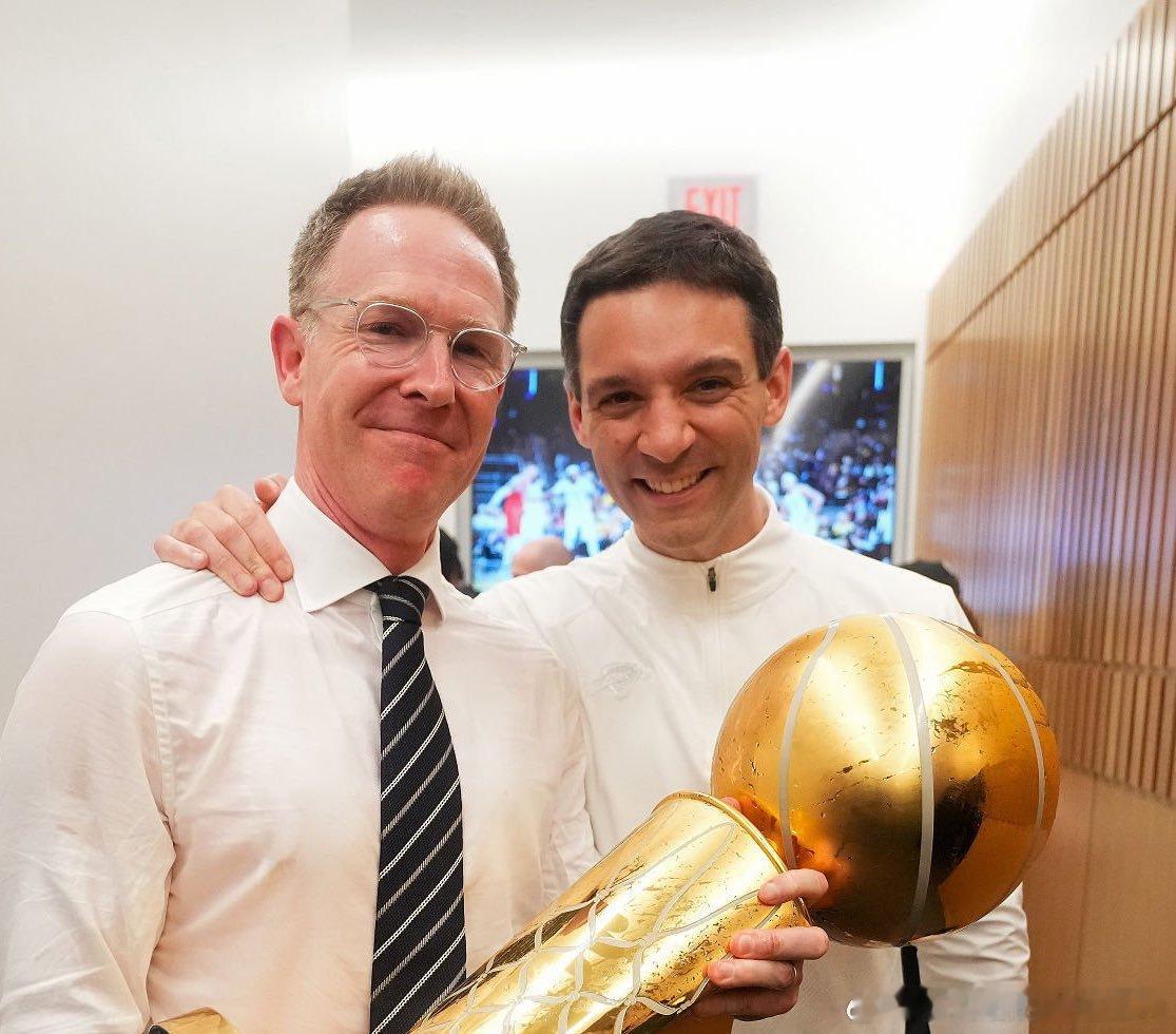 菲尼克斯太阳  Kellan Olson：雷霆主帅戴戈诺特获得NBA11月西部最