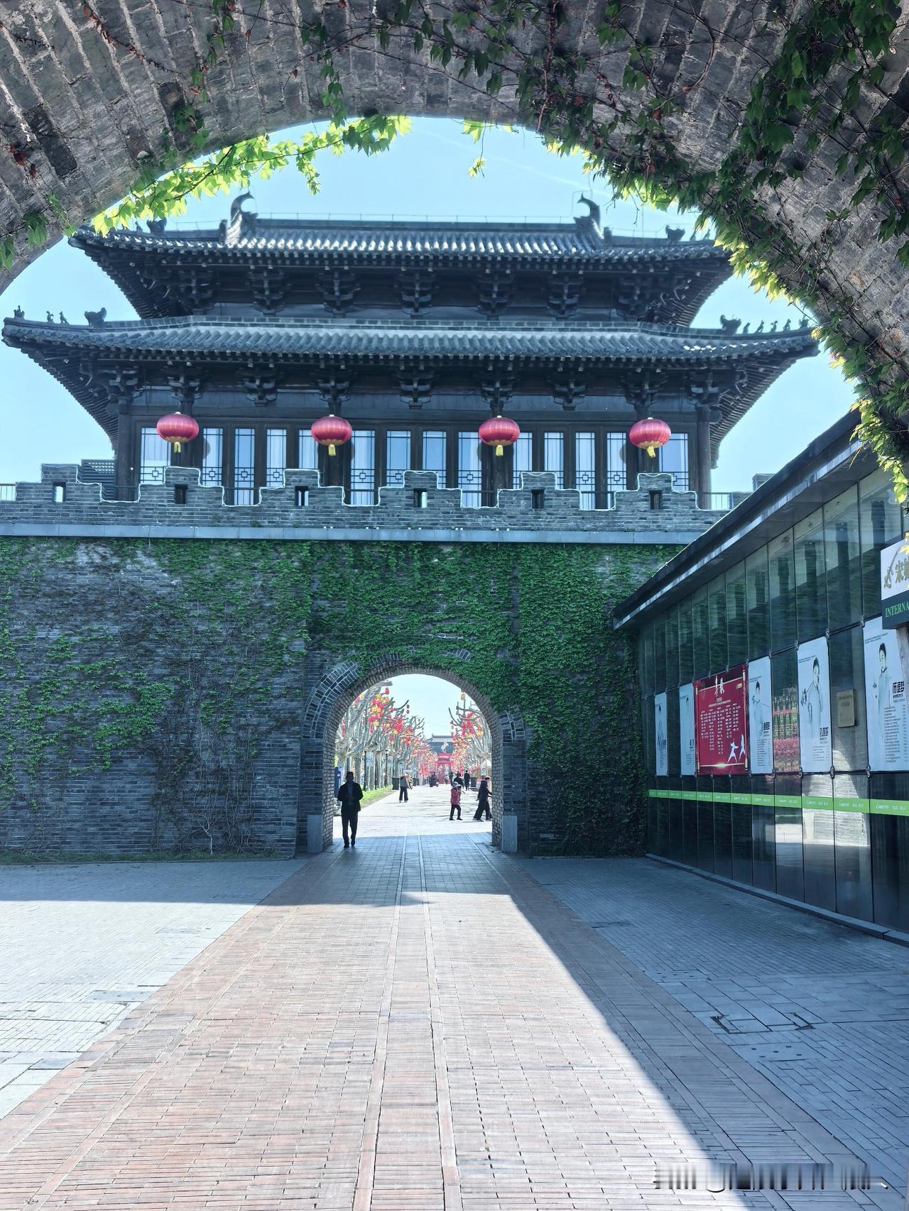 扬州人都喜欢在哪里逛公园?
烟花三月下扬州，宋夹城是个好地方。
景美人不多，西门