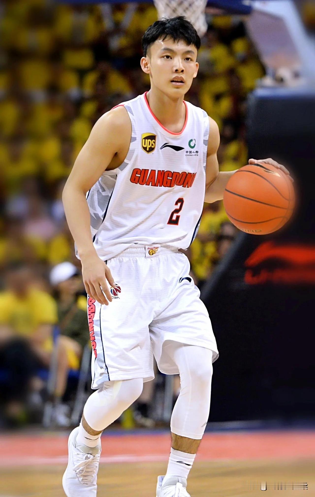 CBA篮球联赛赛场上的小个子，却被人戏称徐中锋，广东东阳光队的后卫，身高仗1米7