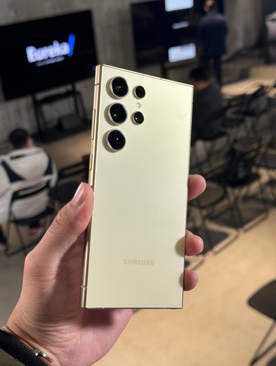 这就是三星的钛合金，跟苹果比谁更好？
S24 Ultra这个钛合金中框是有点喷砂
