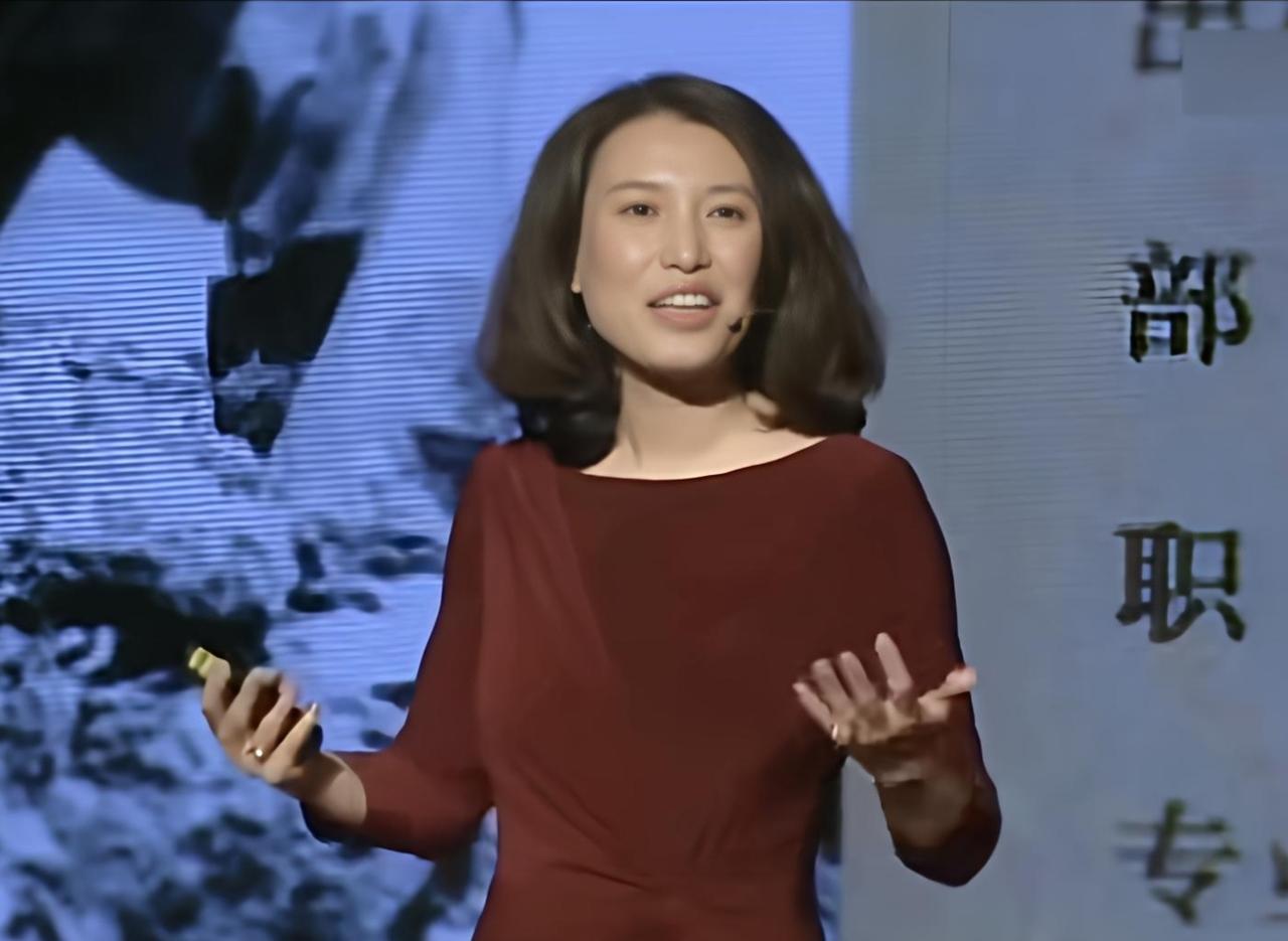 什么样的女生魅力四射？现在不多看电视了，不知道这个女主持人还在一线主持节目吗？很