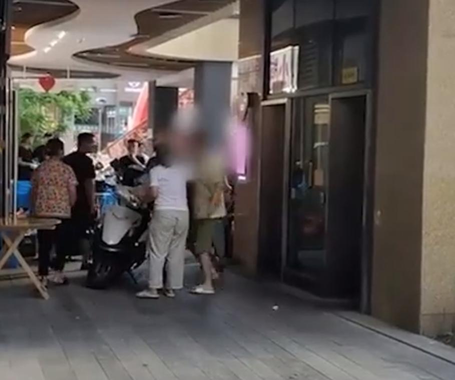 【，店家：是误会，最后取消订单都走了】7月17日，重庆。网友发视频称九龙坡石坪正