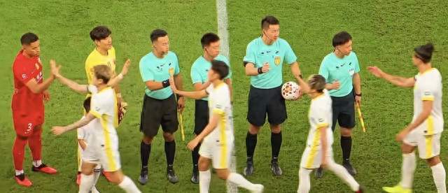 一场乏味的0-0，一场精彩的对攻演练。当上海海港与北京国安在中