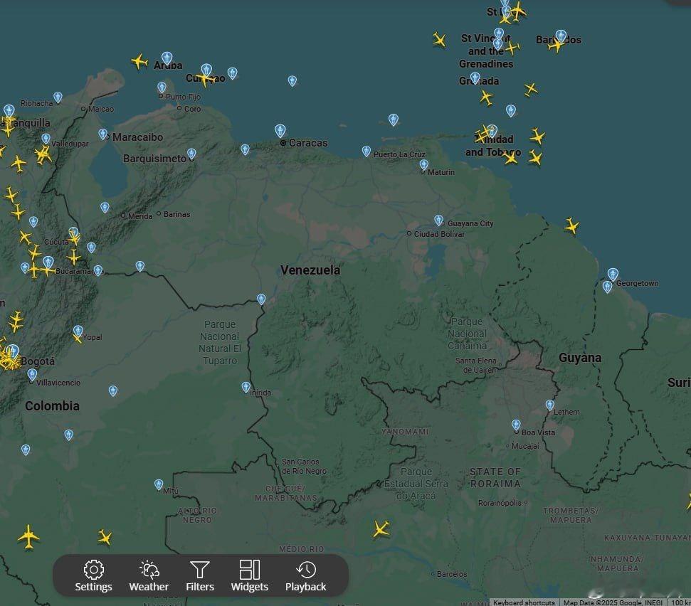 美國總統川普下令關閉委內瑞拉領空，目前已無民用飛機利用委內瑞拉空域。另，據報導數