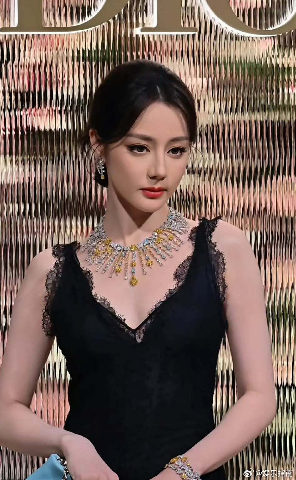 迪丽热巴迪奥活动生图， 女王回归既视感，美神降临