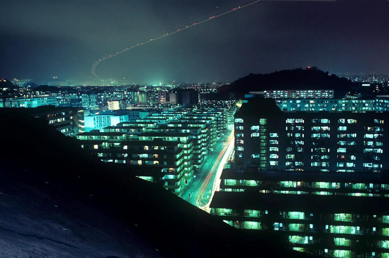 夜景，香港九龙，1986年，Greg Girard摄。 ​​​