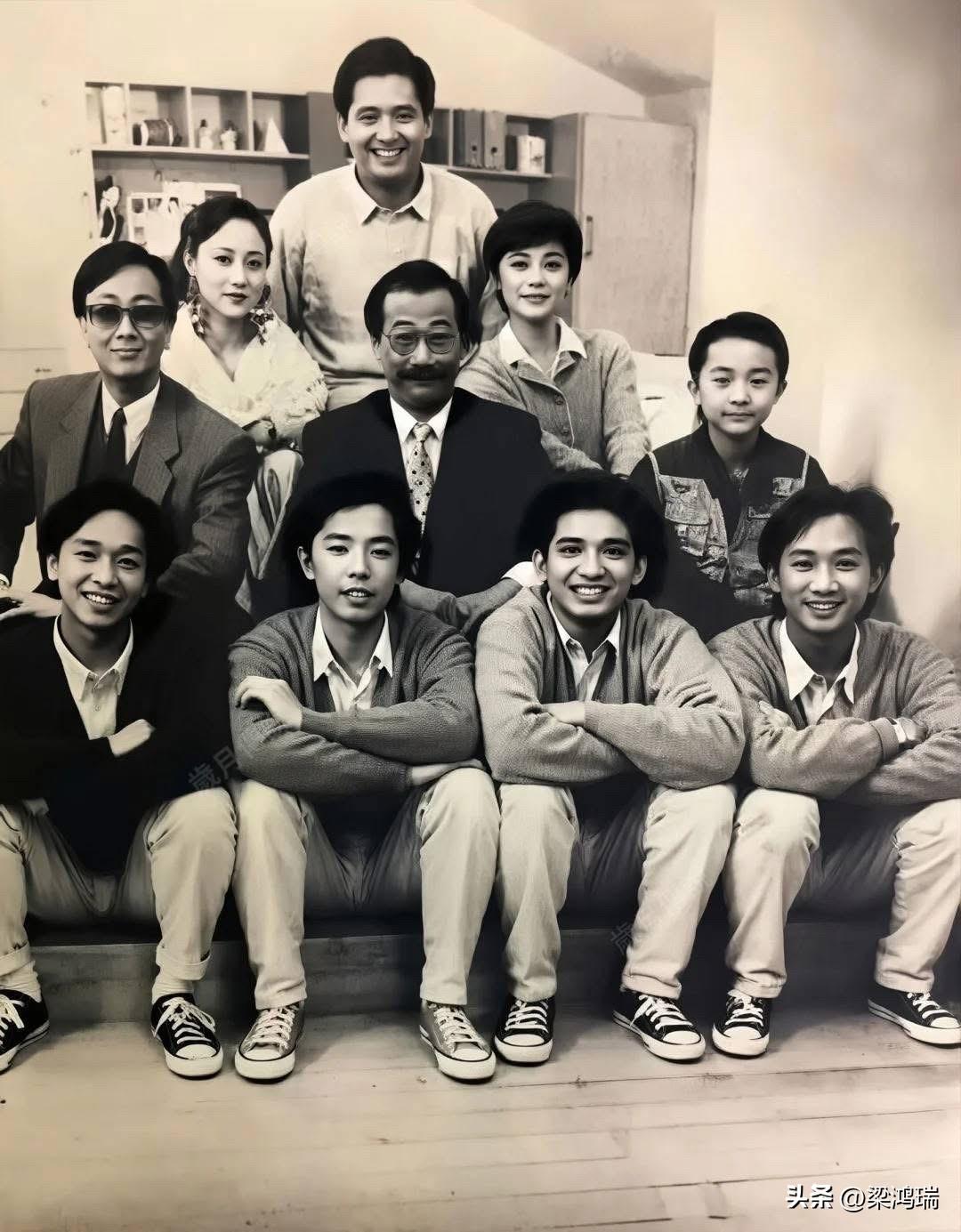 Beyond乐队黄家驹、周润发、利智的合影
年轻时代的周润发也是青年才俊的模样，