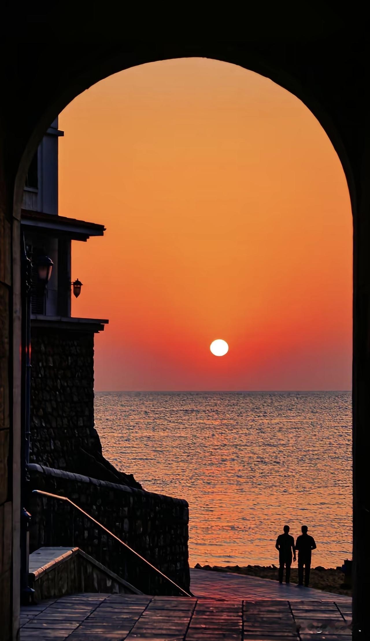 新思维：愚蠢来自后天的教化。

其实，人生下来的时候，只是无知，但并不愚蠢。他之