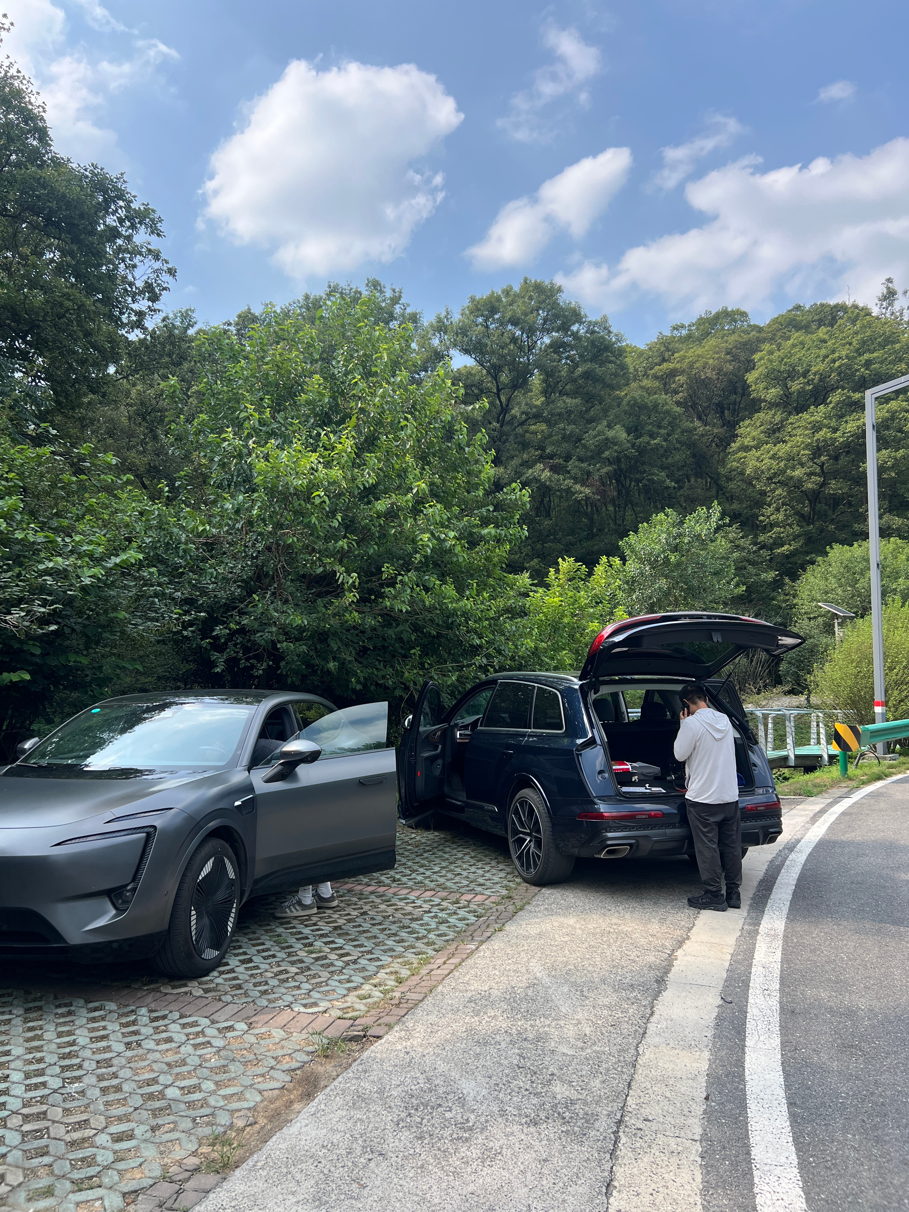 夏天总要来一次江苏吧 本想开到山里避避暑，结果差点被蚊子给抬走。 ​​​
