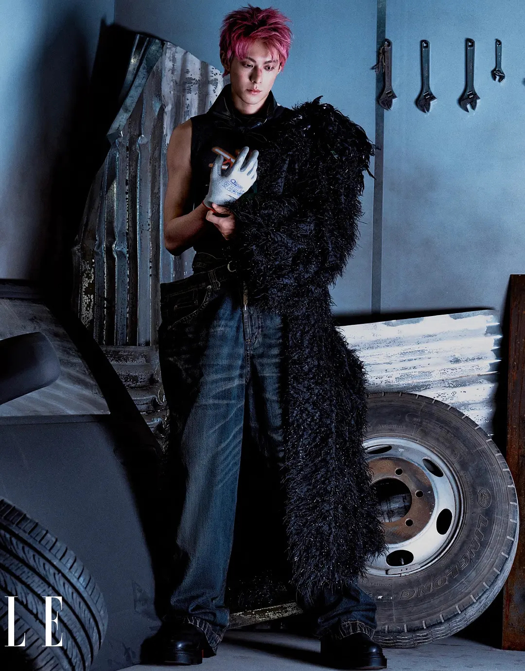 时尚[超话]  王鹤棣ELLE杂志80周年金九刊三大高定look ，看得出待遇很