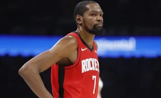 卡佩拉：没人能取代杜兰特，希望他下一场能回归
04月21日讯 今日，在篮球界备受