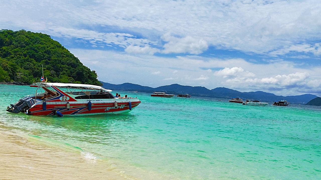 很多人感觉周围的人并不关心汉文化复兴，更不关心民族的伟大复兴，也不关心国际局势，