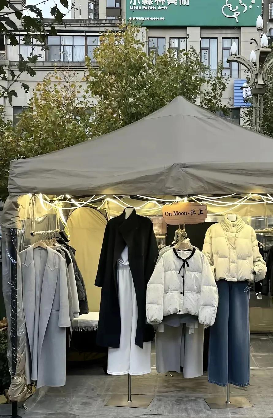 谁说退休只能带娃遛弯？

我50多岁的邻居

把“闲不住”变成了赚钱新思路

简