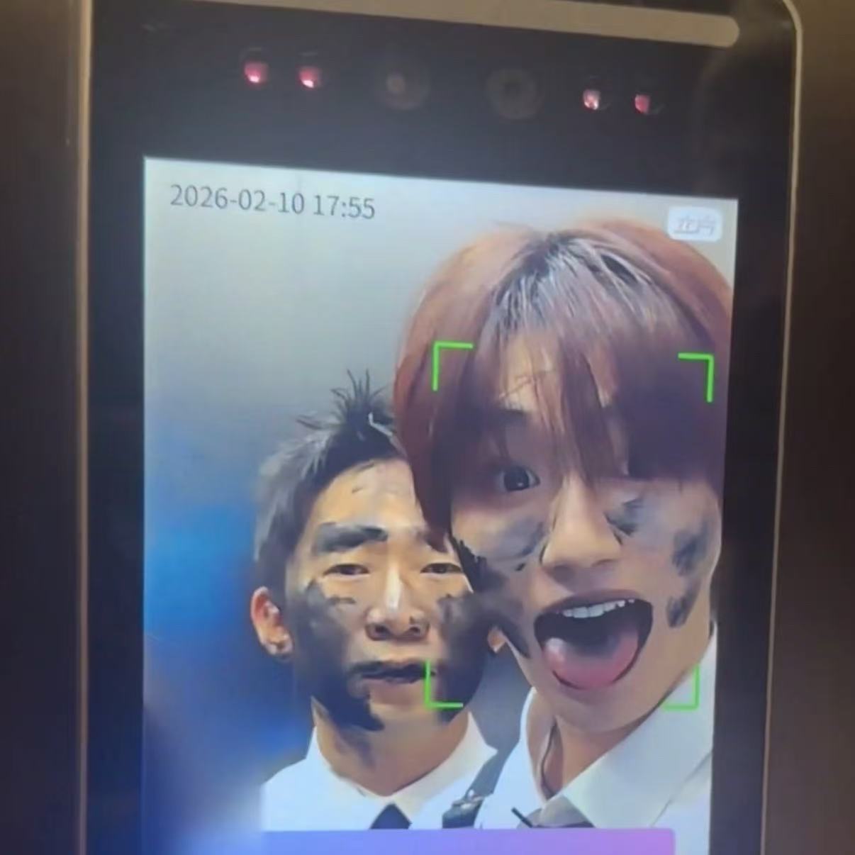 丁程鑫新皮肤装扮丁程鑫小黑脸丁程鑫新皮肤装扮，哈哈哈，