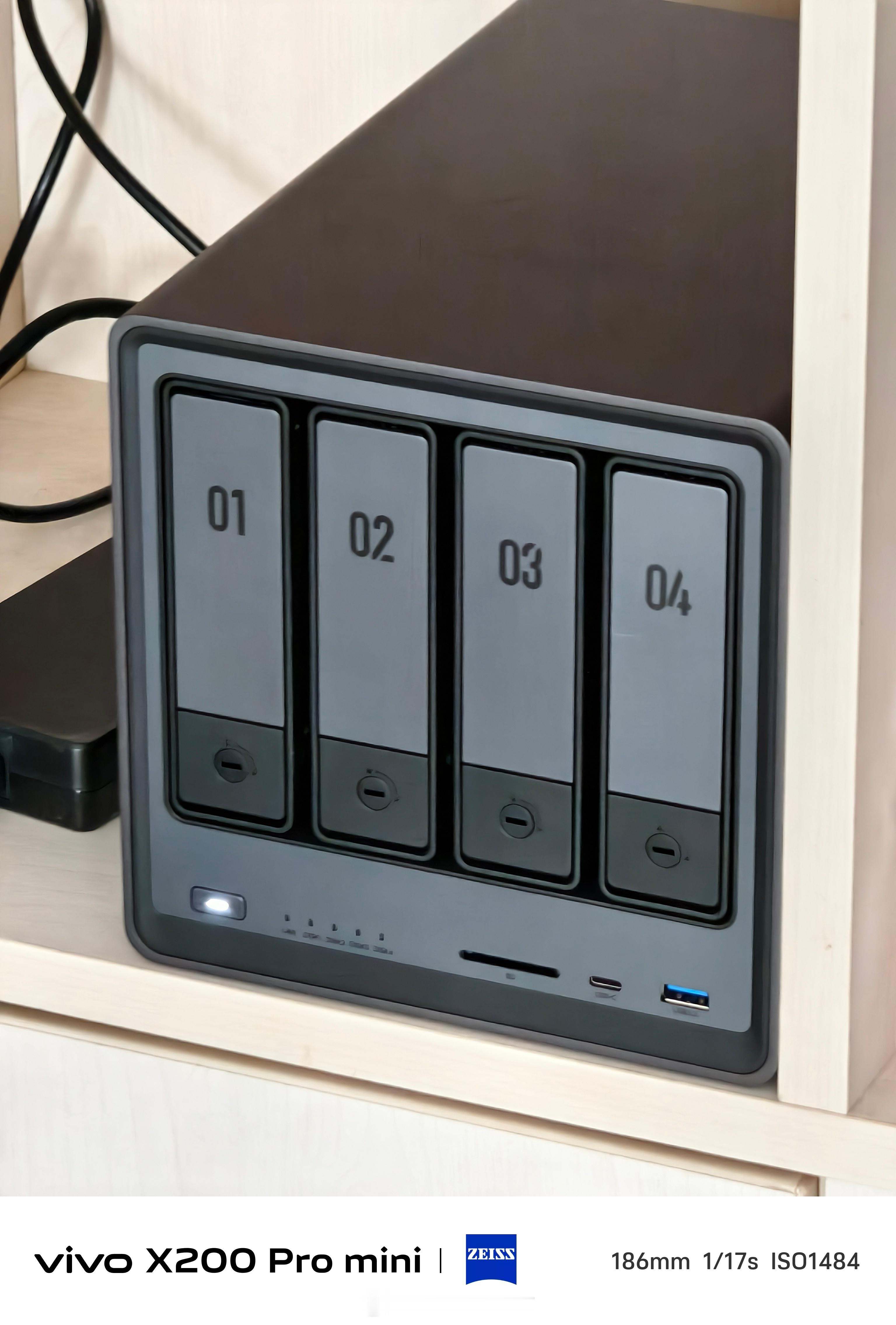 去年拍视频太多了这几天又入了绿联的nas别说这玩意很好用日常使用很方便～ 