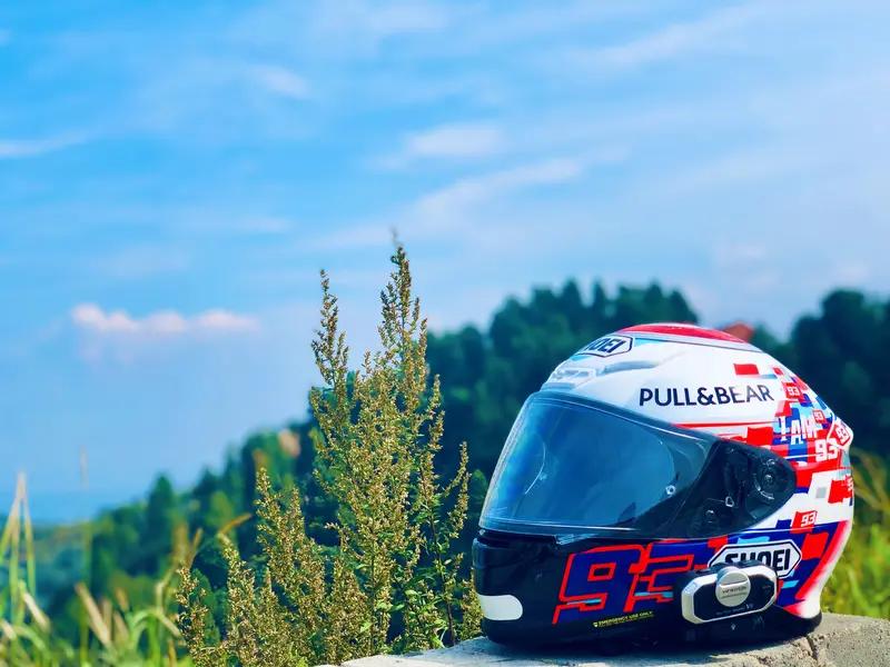 帕尔莫夫斯基平衡赛车和生活的方式很有一套。作为奥地利Red Bull F1学院车