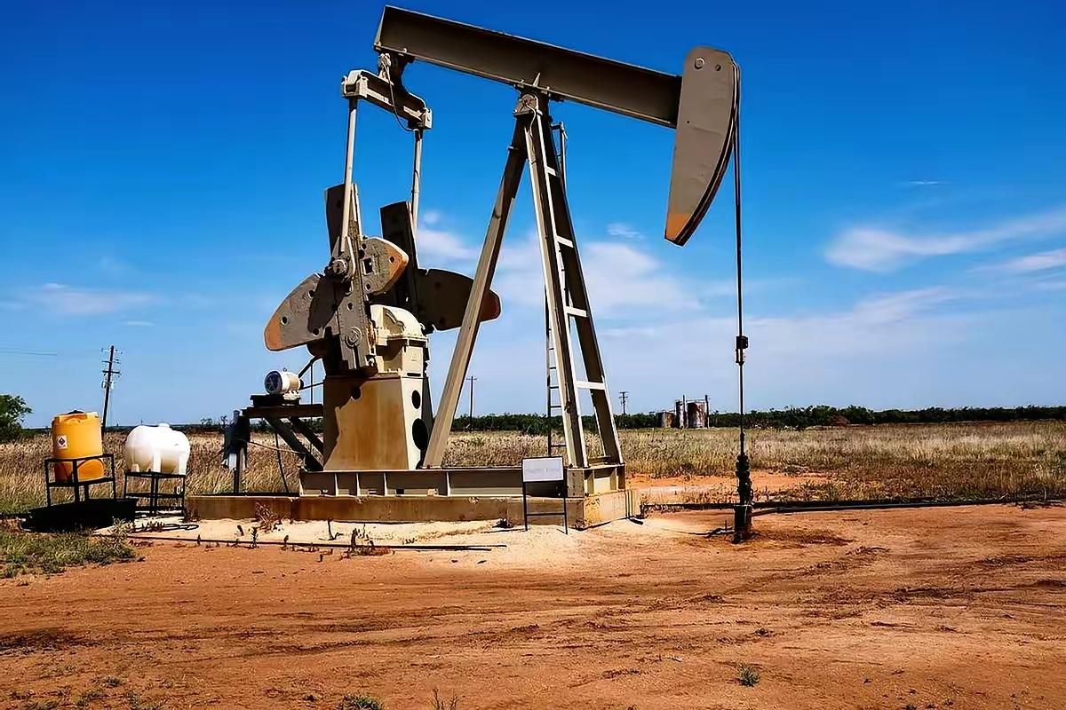 会为美国的高价油，放弃俄伊两条线吗？一边劝别买俄伊油，一边推销美国油，还摆上关税