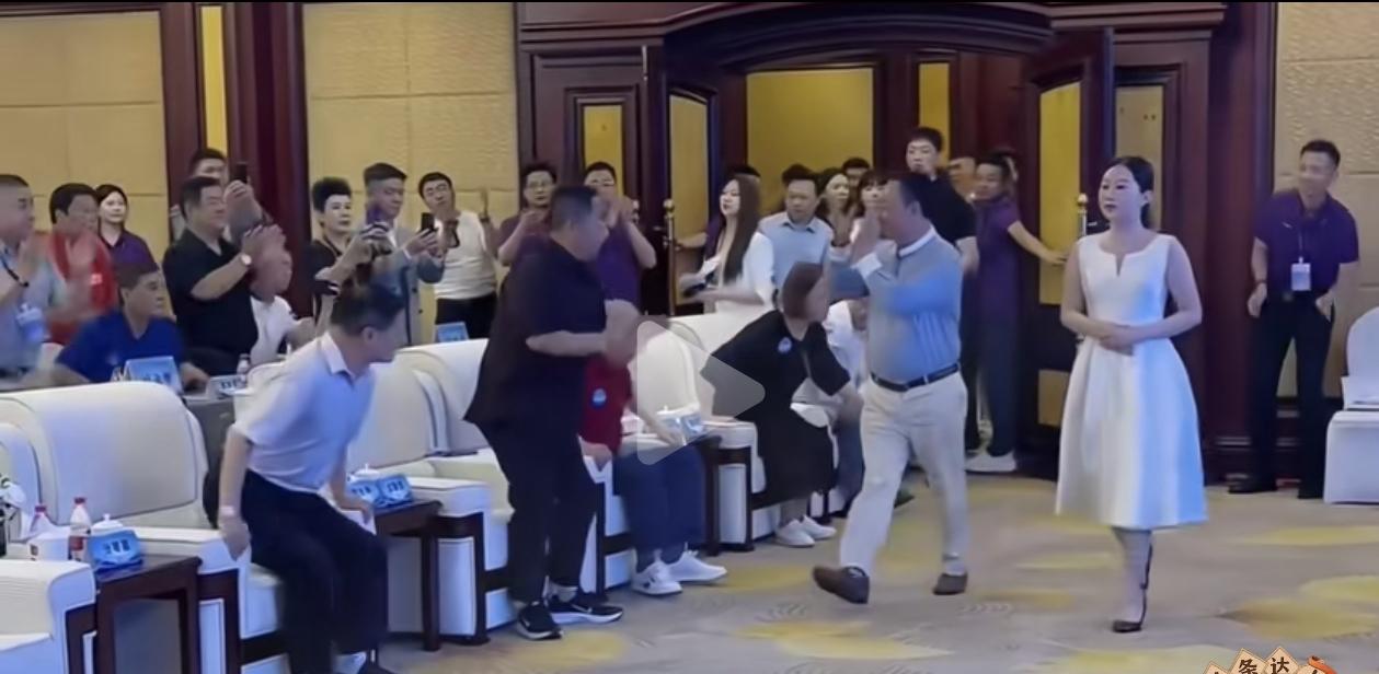 三次问鼎首富的黄光裕，气场强大