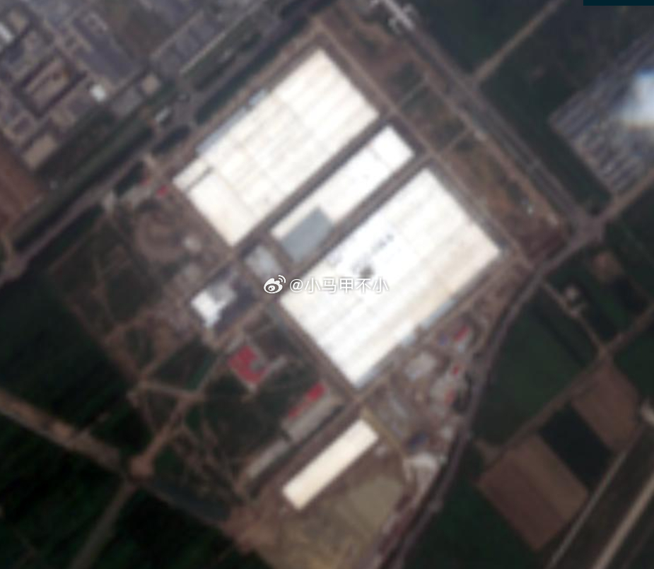 9月8日的卫星图，屋顶施工还剩一丢丢，内部施工已进行？隔壁就是某上市公司的新能源
