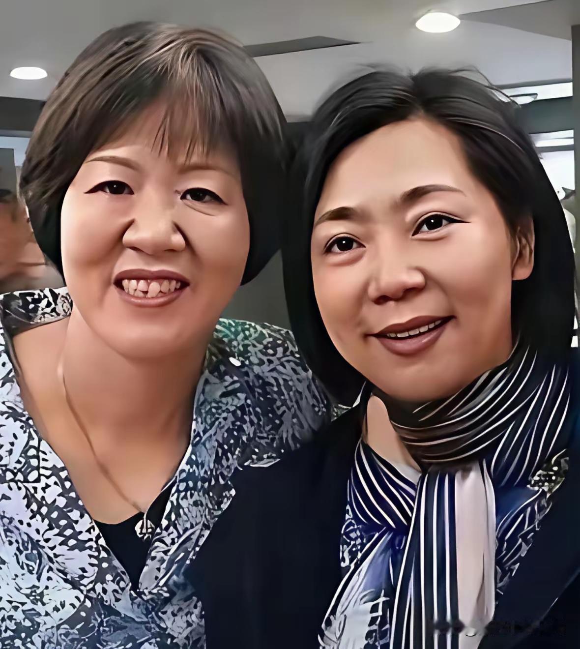 曾经铁郎头，
声名响全球。
带领女排队，
荣获五连冠。