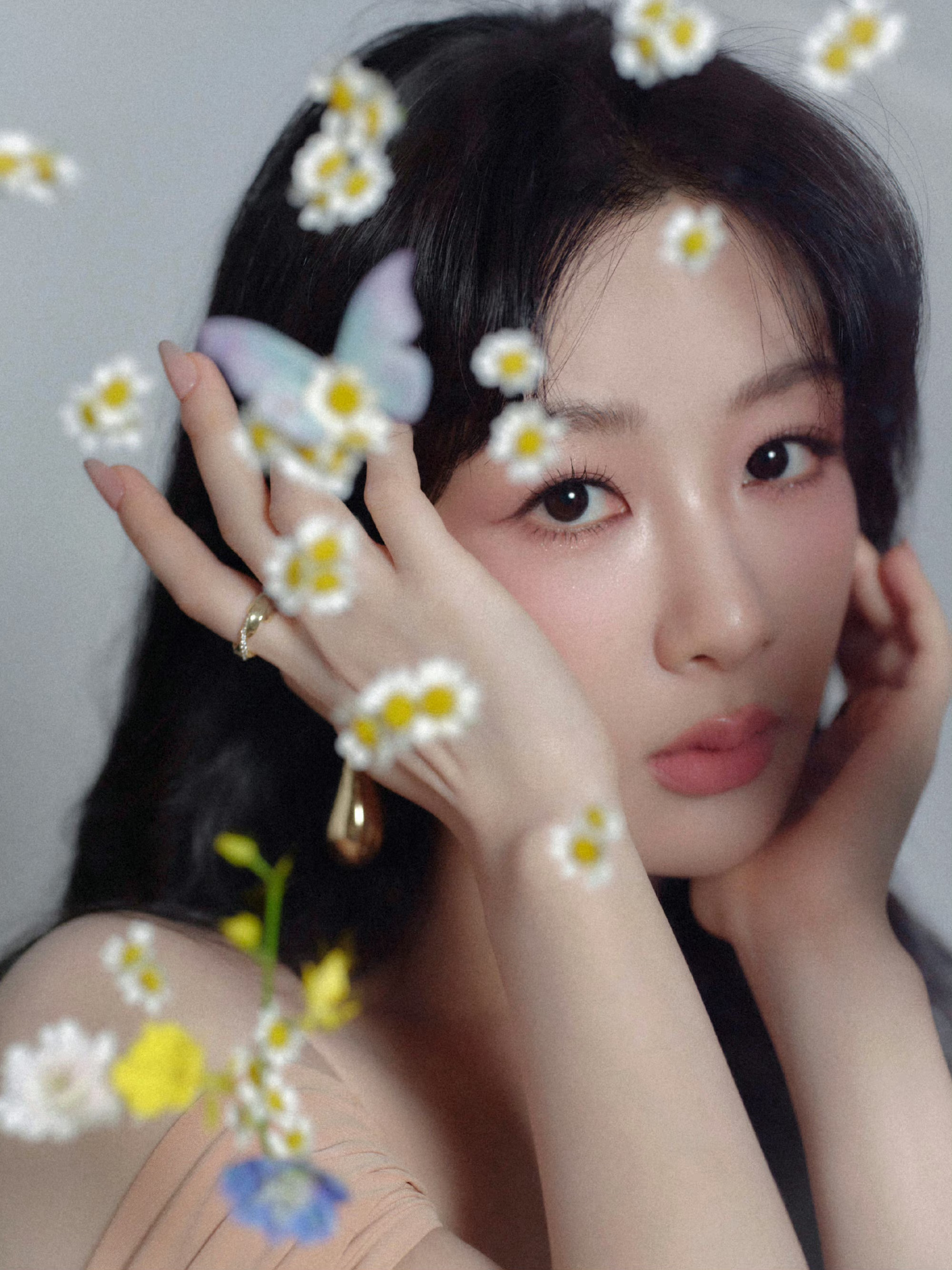 #杨紫 花仙子#无论剧里还是剧外，杨紫妹妹似乎都跟花结缘了，每一次的出现都像花仙