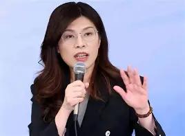 一个大胆的预判：2026年之后，郑丽文大概率会公开扛起和平统一这面大旗，当下的她