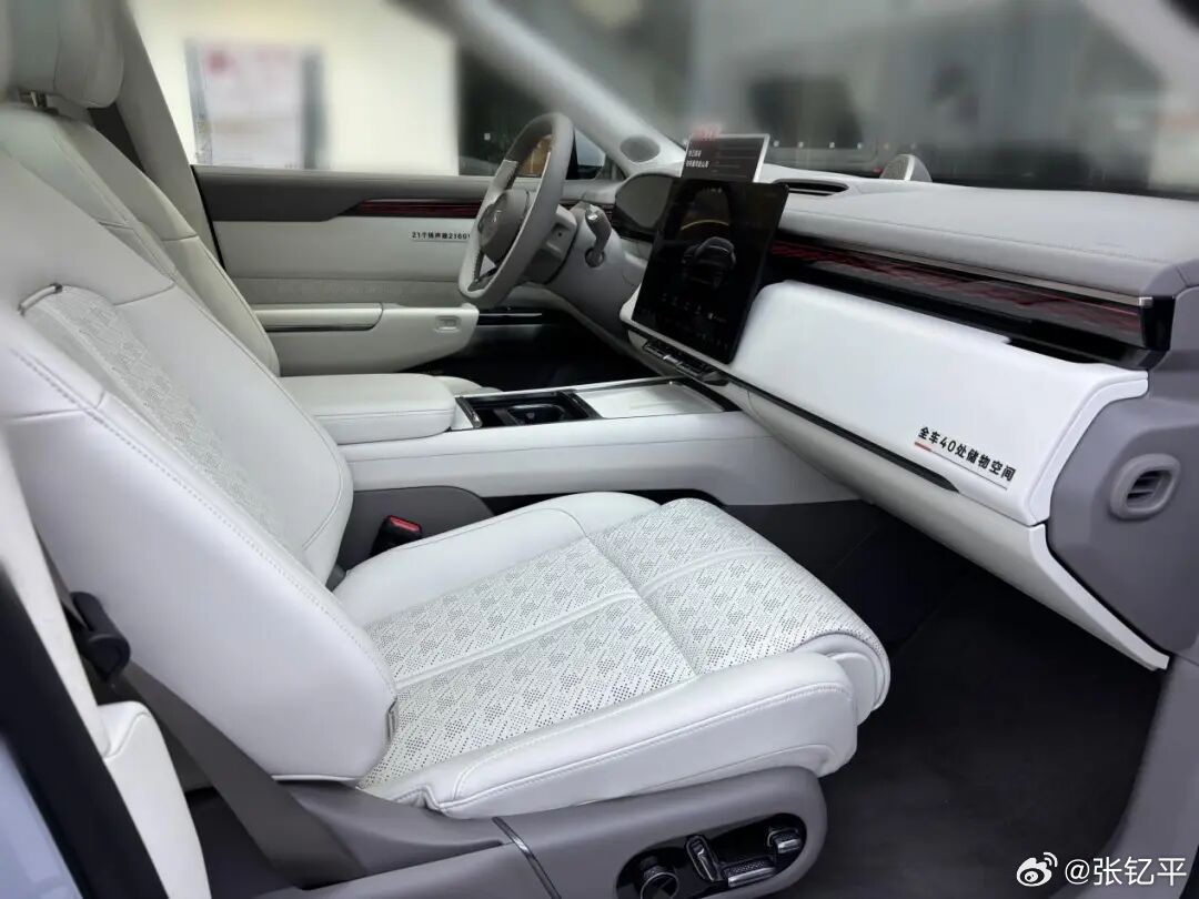 极氪7X销售反馈：1，最畅销的型号是75度后驱版本，有少量现车，多为黑色外观和黑