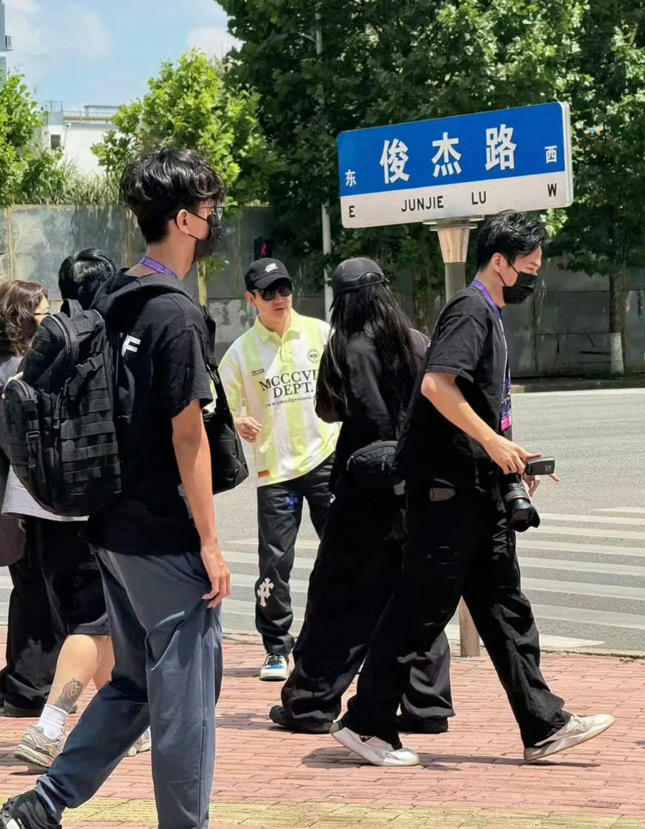 林俊杰  🌀  林俊杰jj20世界巡回演唱会 那年今日，在俊杰路打卡的俊杰哈哈