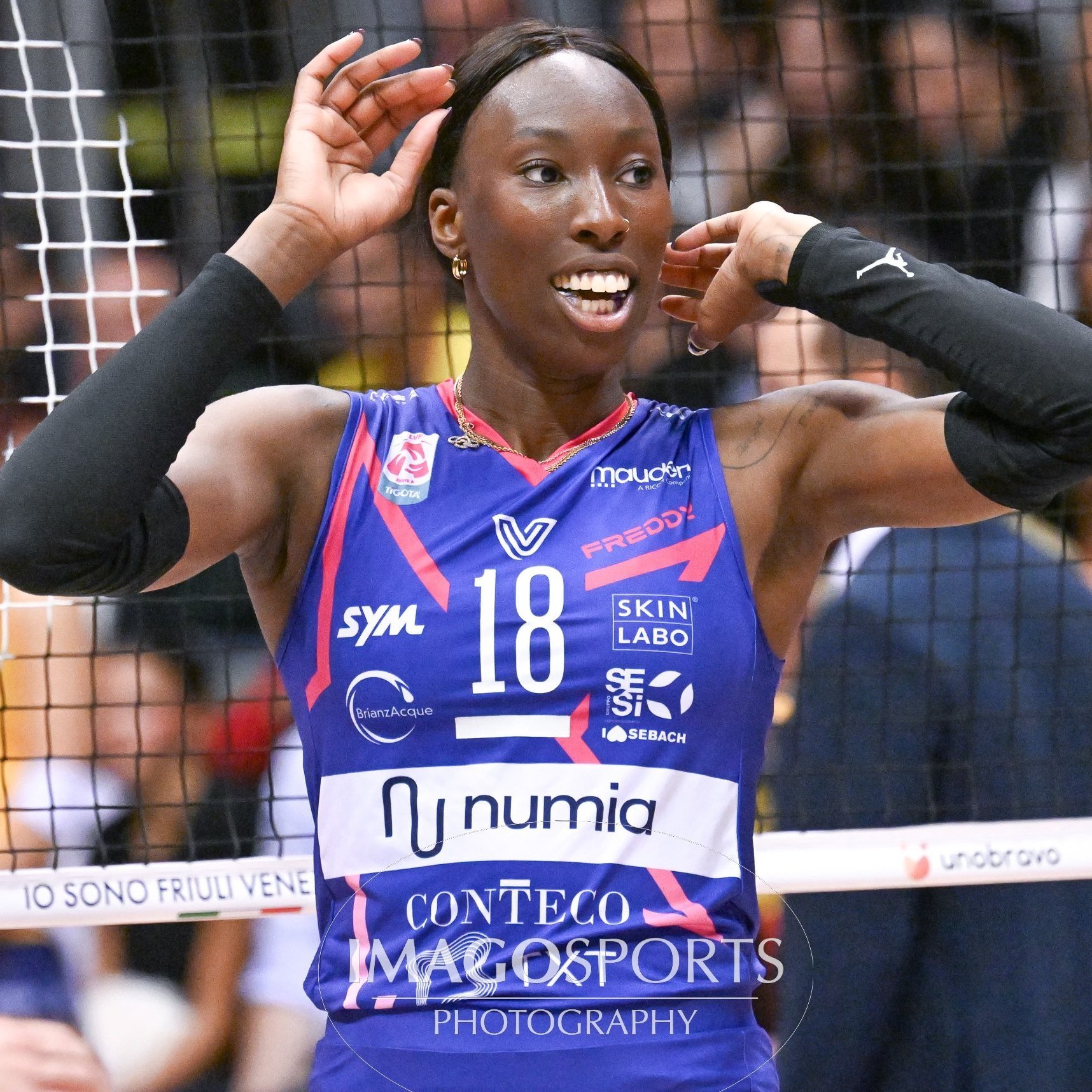 埃格努：运动员的生活很孤独。我认为80%的运动员都不和父母住在一起，你每天醒来都