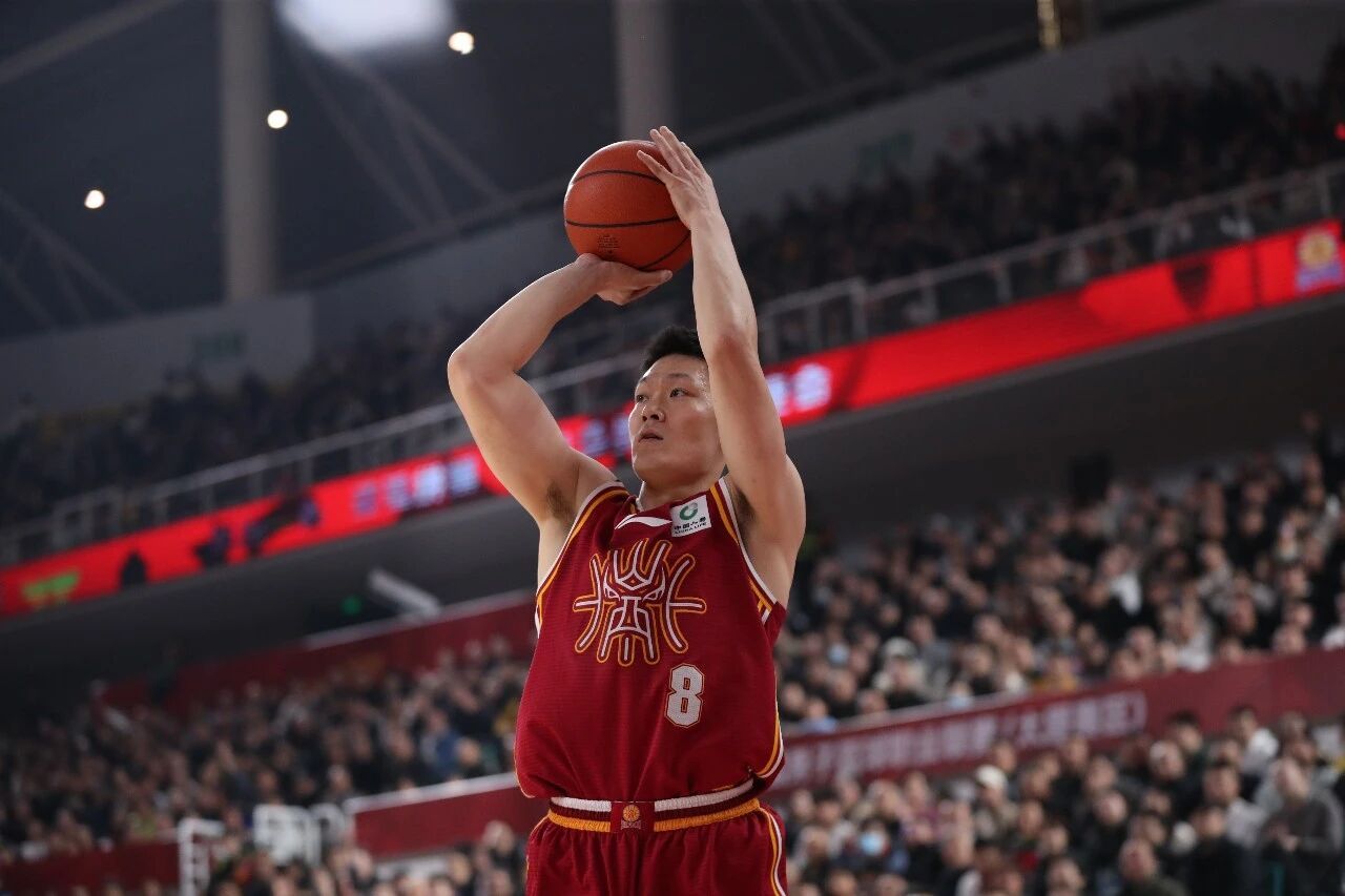 张宁刚复出两场结果伤病出现反复，他要继续休息一段了，潘江指导说预计三周。cba