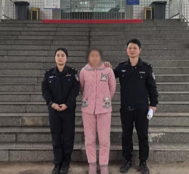 湖南常德，一60多岁男子多次与失足女交易后，发现这样太费钱了，于是找了个40多岁