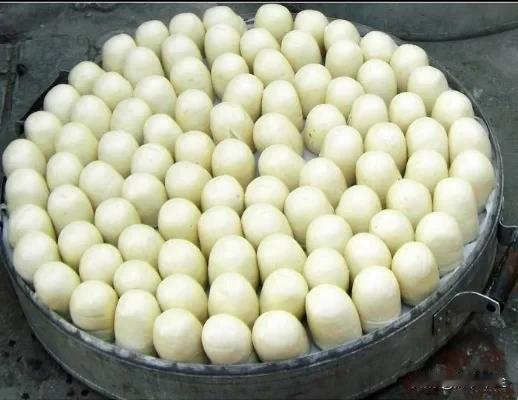 我们河北偏南部叫这东西为：馍馍！

发酵的叫：发面馍馍！
不发酵的叫：死面馍馍！