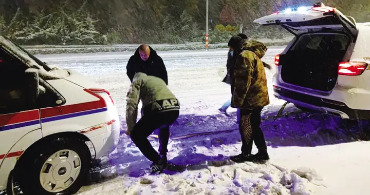 4772管核酸采集样本的风雪转运路