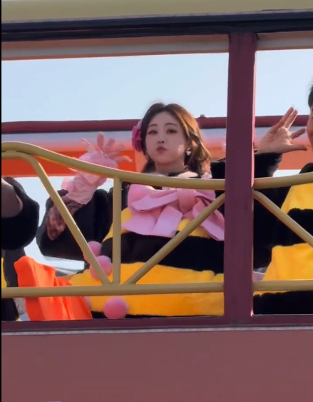 祝绪丹跳起舞来duangduang的 周五晚高疯 家人们，祝绪丹在《周五晚高疯》