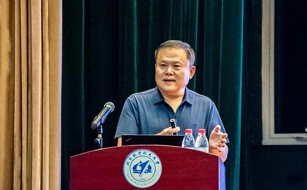 歼-35总师“道破天机”：中国的两款六代机，可能再一次出人意料
 
歼-36从2