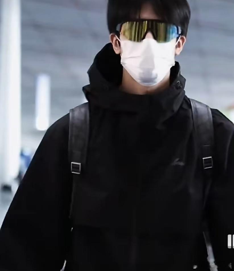 宋威龙护目镜穿搭宋威龙戴护目镜宋威龙护目镜穿搭，太帅了吧，真是太棒了 