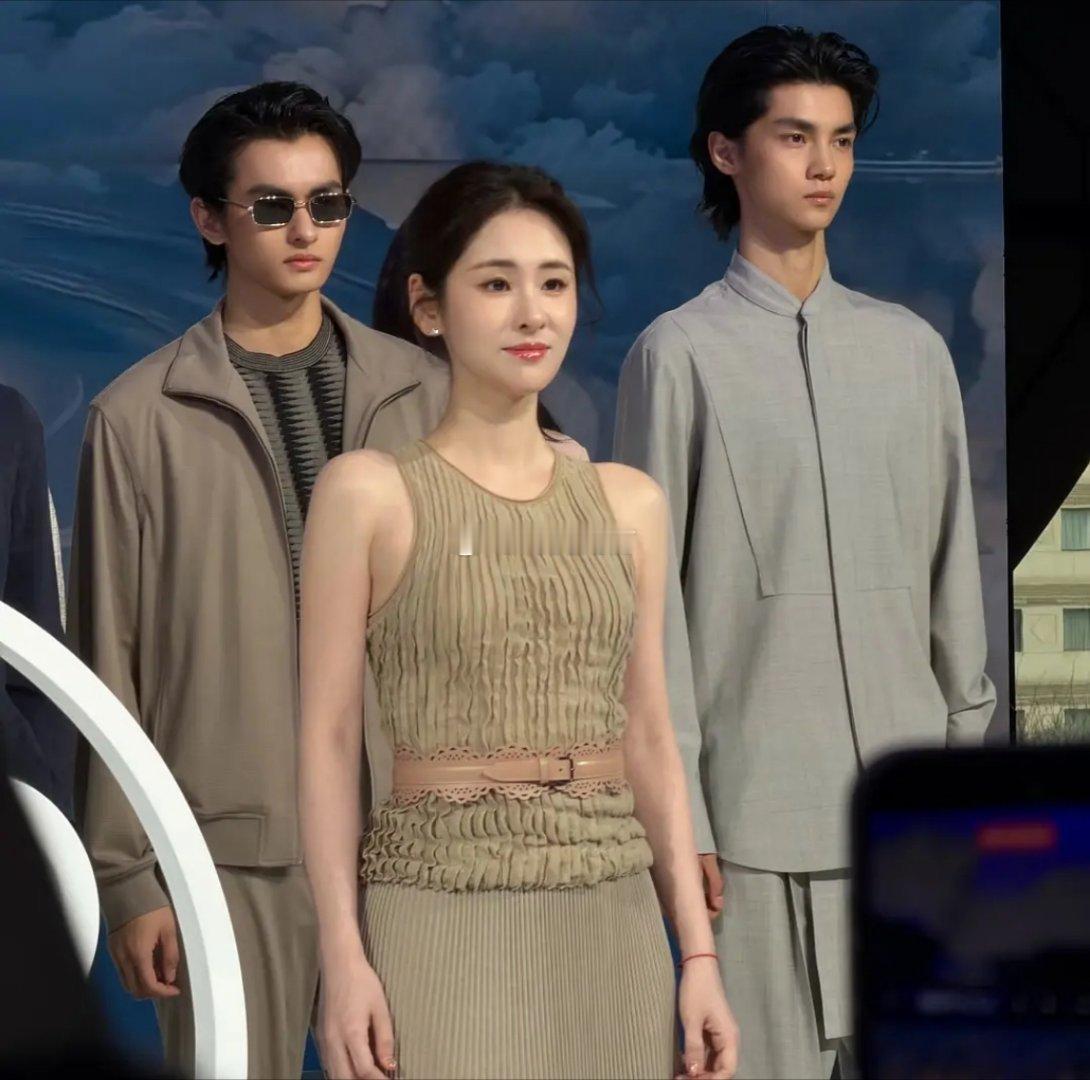 这应该是华晨宇谈过最美的一任了，换成我，我是不舍得放手的！ 