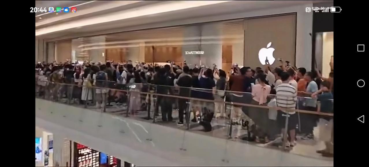 【在科技面前】
一切所谓宣传，所谓题材，无论大咖如何吹捧，最终还是心随意动。
人