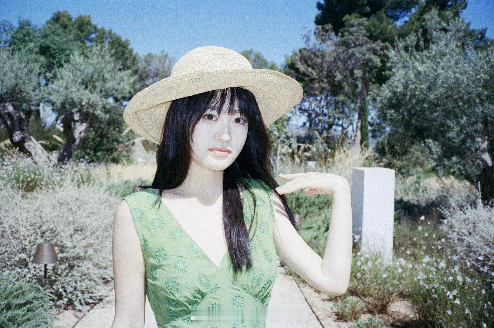 好美！Jackeylove女友五五晒与闺蜜旅游照:极致清纯 有种顶真的感觉～[舔