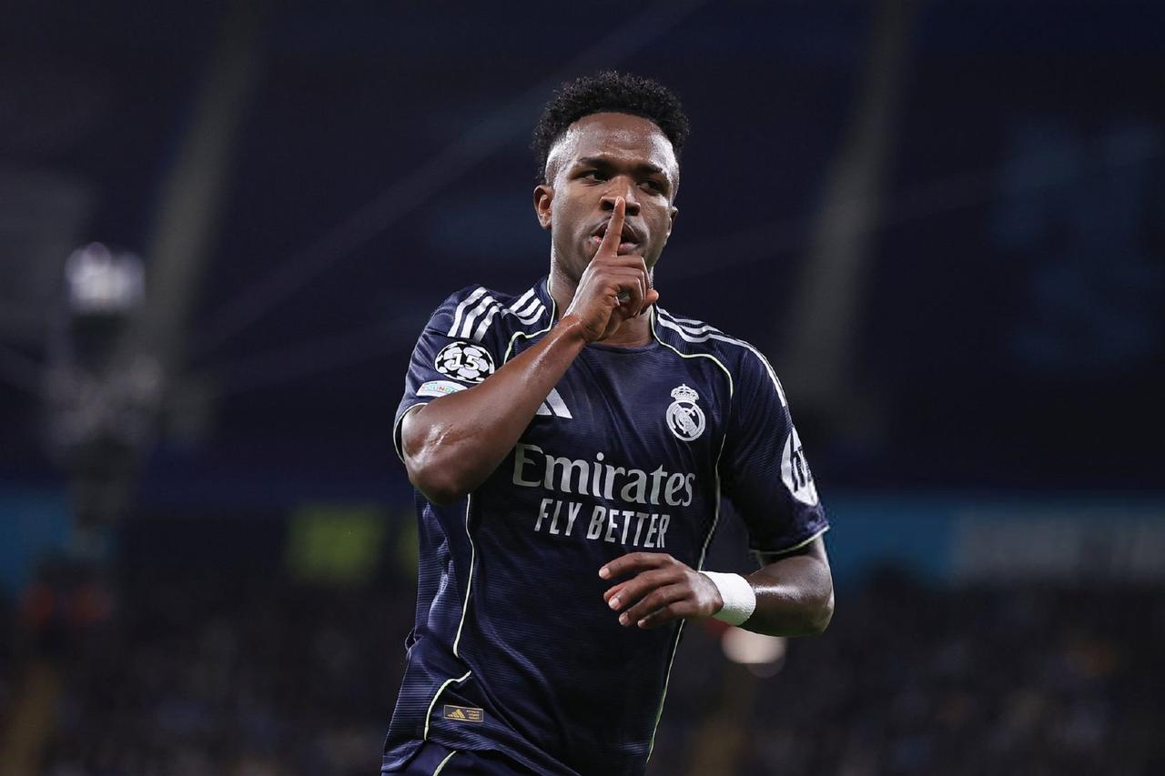 欧冠一夜八强决出四席！
皇马，
阿森纳，
大巴黎，
葡萄牙体育。

北京时间3月