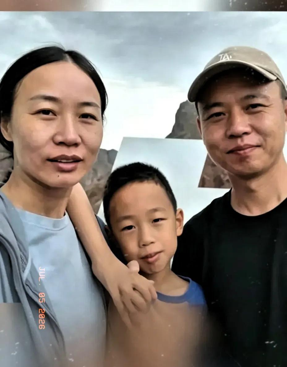 一家三口，本来是高高兴兴去新疆给11岁的儿子庆生，谁能想到，这一去就成了生离死别