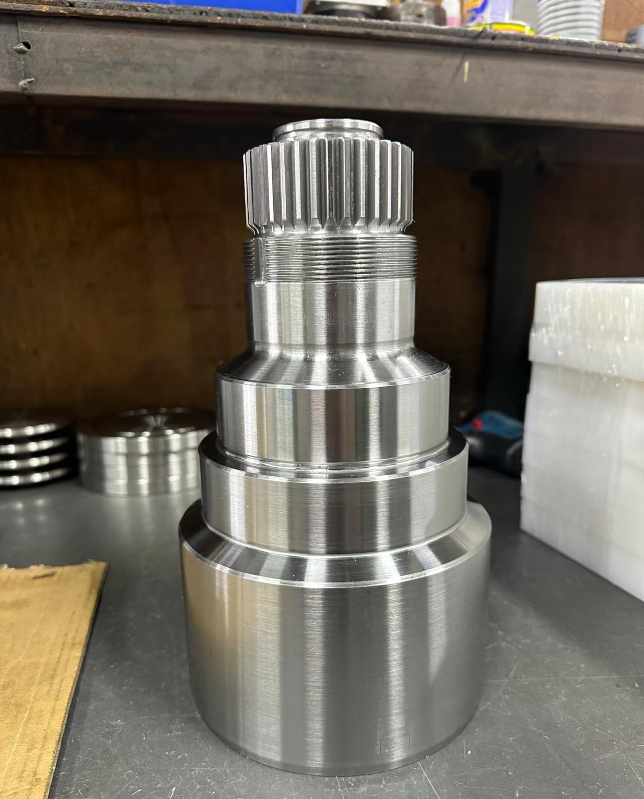 我们这边花了很大精力和财力把样品做出来了，也找阿三的人过来验货，阿三说货还可以，