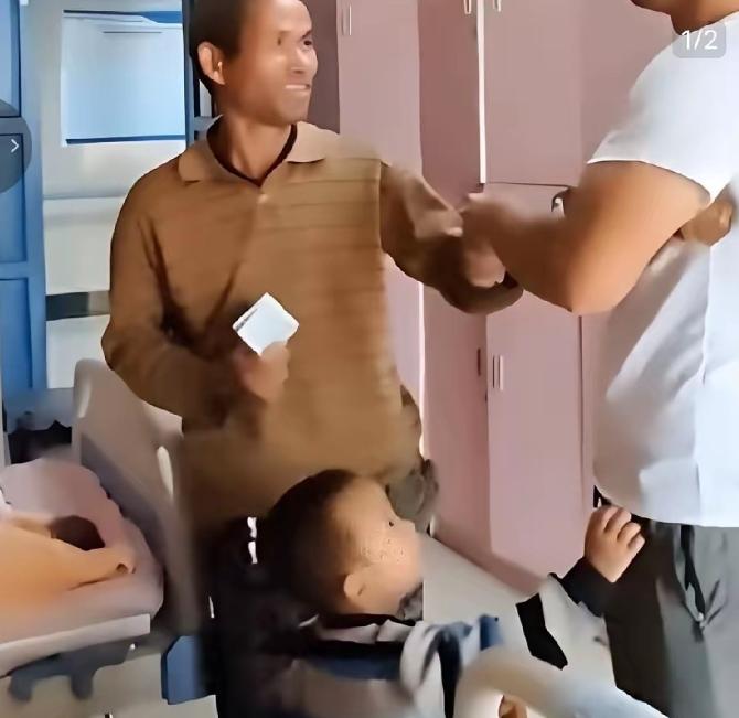 真正高级的善良，从不是高调的施舍，而是悄悄帮忙，还死死护住别人的尊严！贵阳一位陪