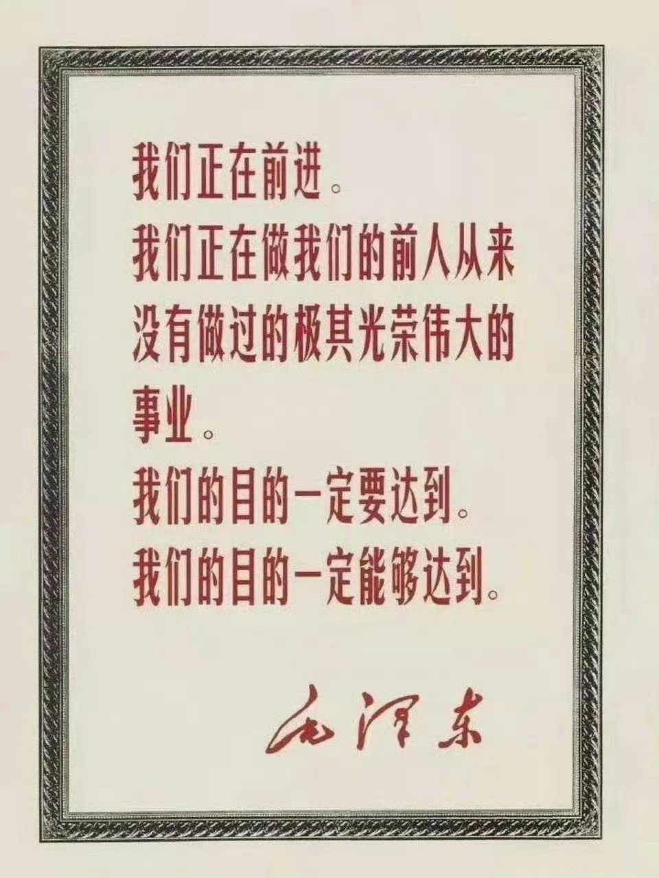 七月一日，昨晚雨似乎断断续续落了整夜。七点四十五分出门，伞面压得低，脚下积水映着