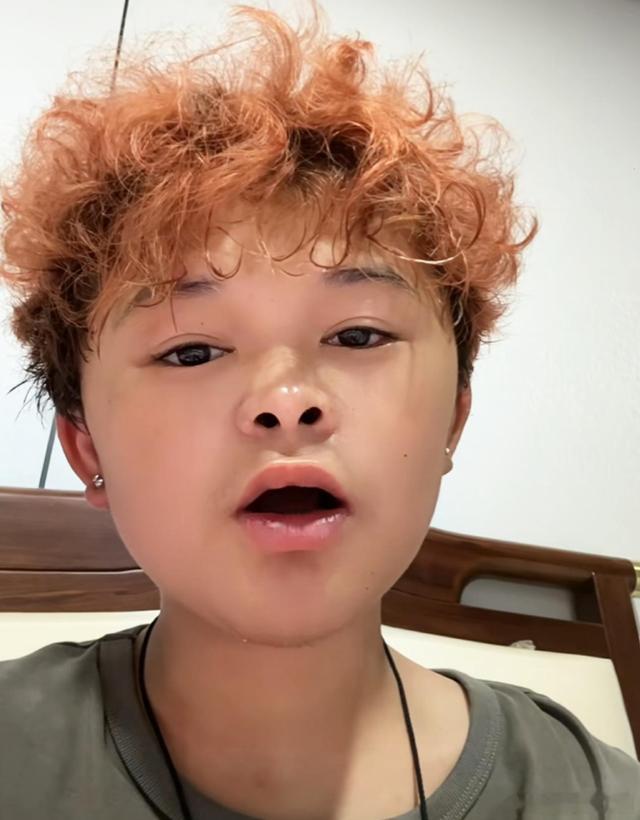小马云范小勤，人家过520，他过521，野路子。 就喜欢自己的初恋白月光。 躺在