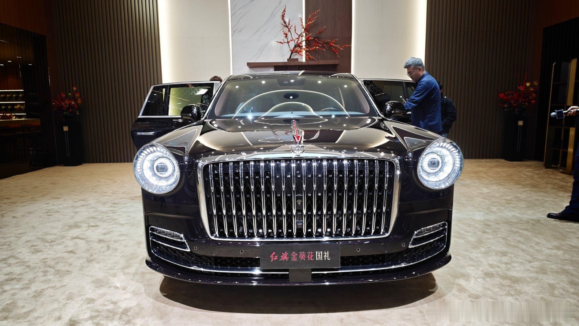 体验了一把真正的中国顶奢豪车，红旗金葵花国礼“丹霞”主题定制版，所有的细节都来自