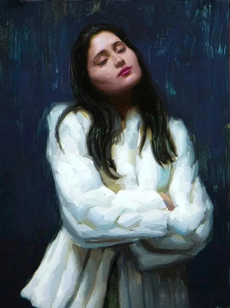 闭眼沉思，白衣飘飘，静谧如画。