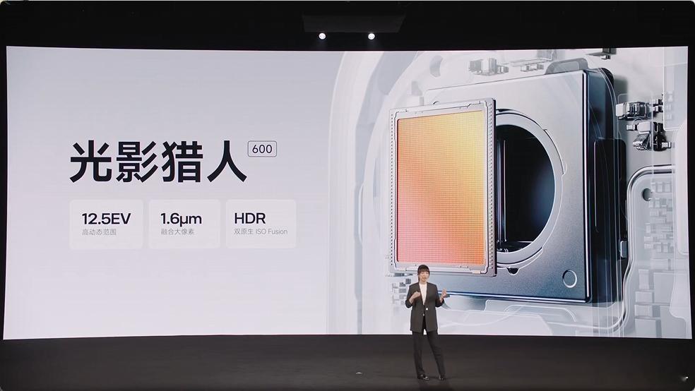 Max的主摄是光影猎人600，两倍变焦可出片，可以了。红米Turbo5发布会红米